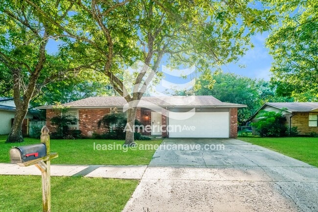 Building Photo - 4408 S Cypress Ave