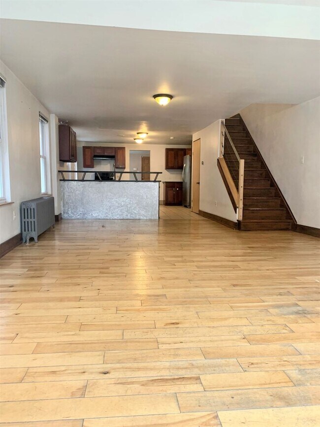 Building Photo - Stunning 3-Bedroom Townhome with Gorgeous ...