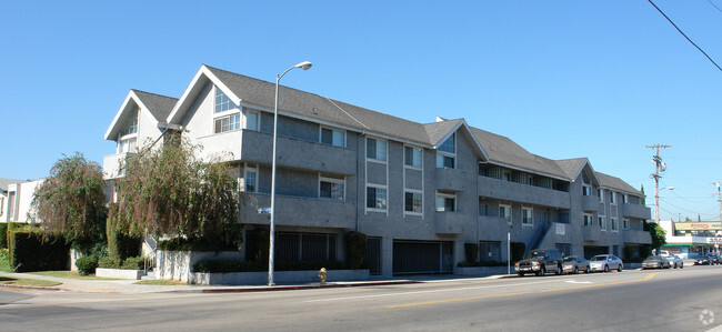 Foto del edificio - 13610 Moorpark St