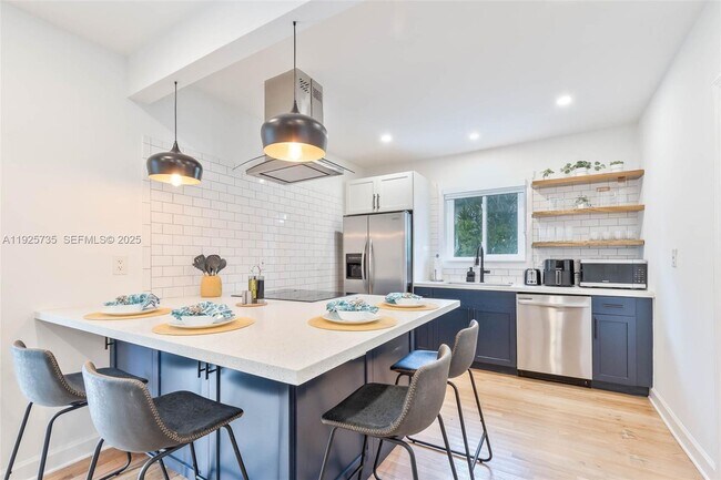 Foto del edificio - 260 NE 46th St