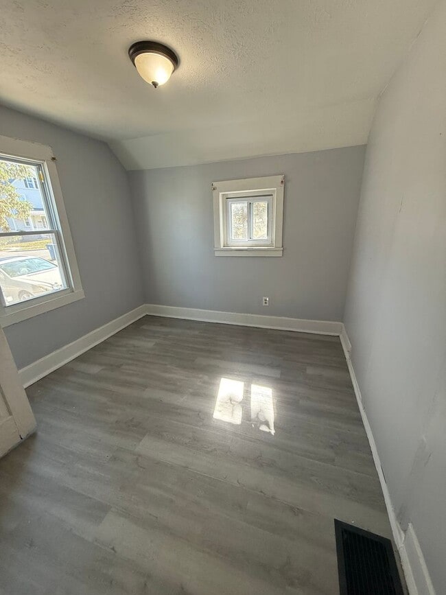 Building Photo - SECTION 8 and EDEN Accepted!! Newly Renova...