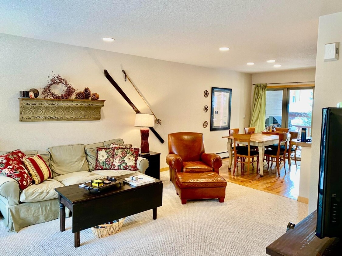 Photo - 102 Sawyer Circle - 102