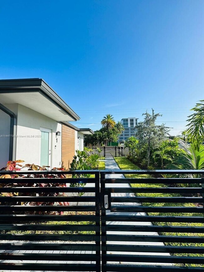 Foto del edificio - 228 SE 9th Ct