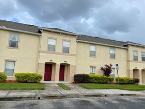 Building Photo - 2834 Club Cortile Cir