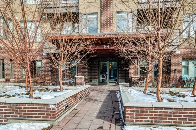 Building Photo - 1720-1710 10 St SW