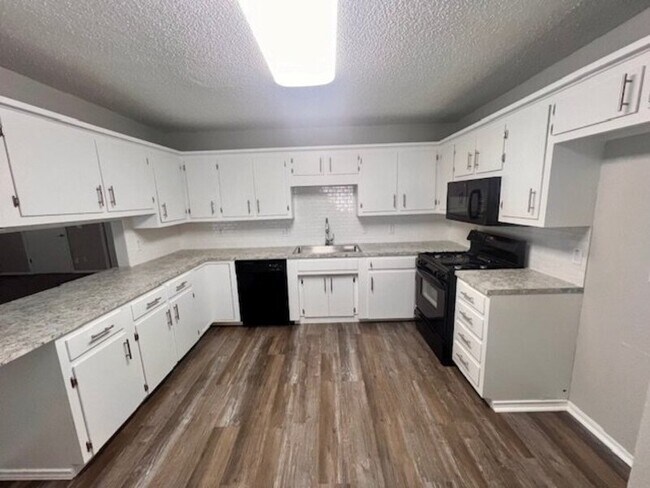 Foto del edificio - 313 N Cedar St