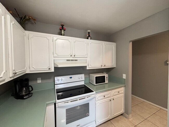 Foto del edificio - 1120 Boxwood Dr