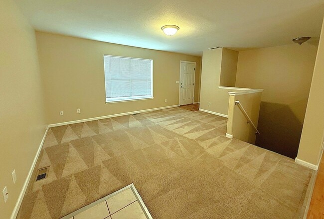 Building Photo - 3 bedroom, 2 bath home with double garage