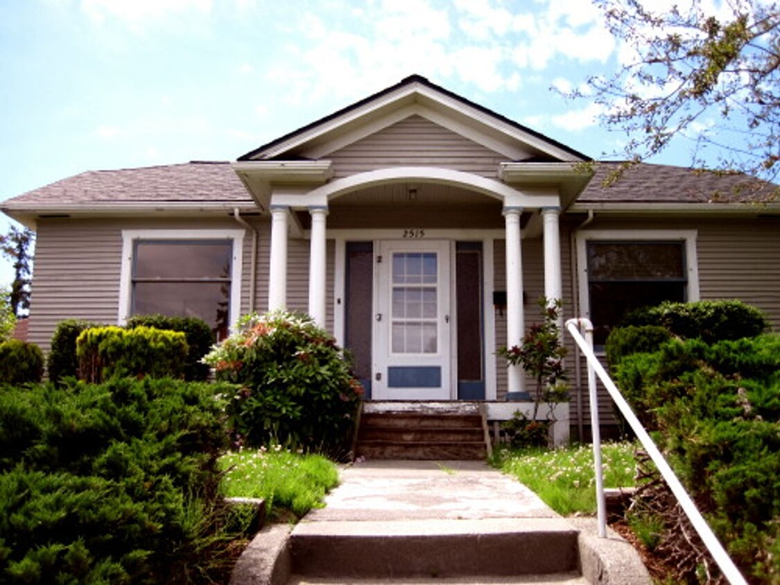 Primary Photo - Sunnyland Neighborhood House Close to EVER...