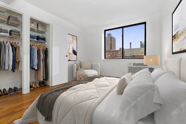 Foto del edificio - 394 E 8th St