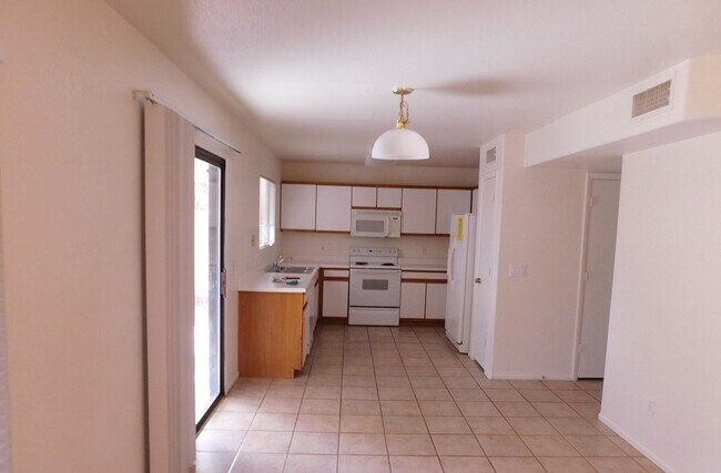 Foto del edificio - Desirable North Phoenix  Home with 1 Downs...