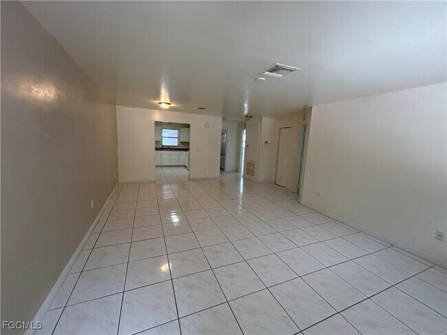 Foto del edificio - 245 Meadow Rd