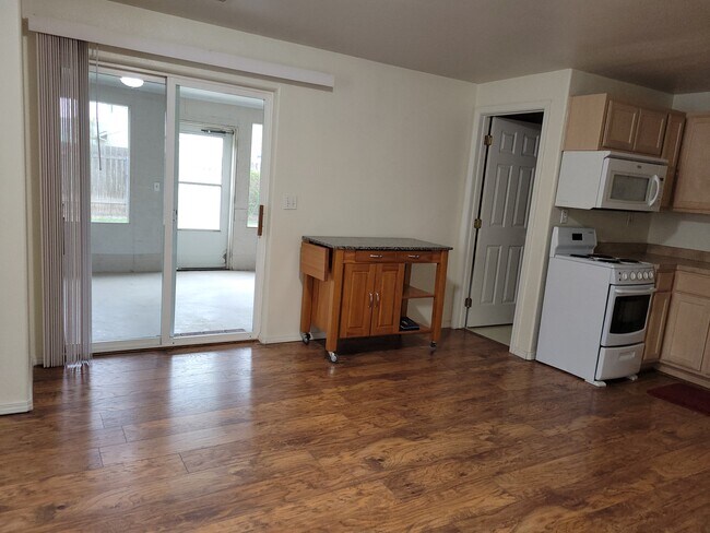Foto del edificio - 326 NE Kingwood Pl