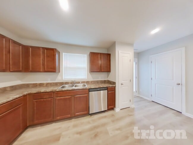 Building Photo - 838 Sunchaser Rd