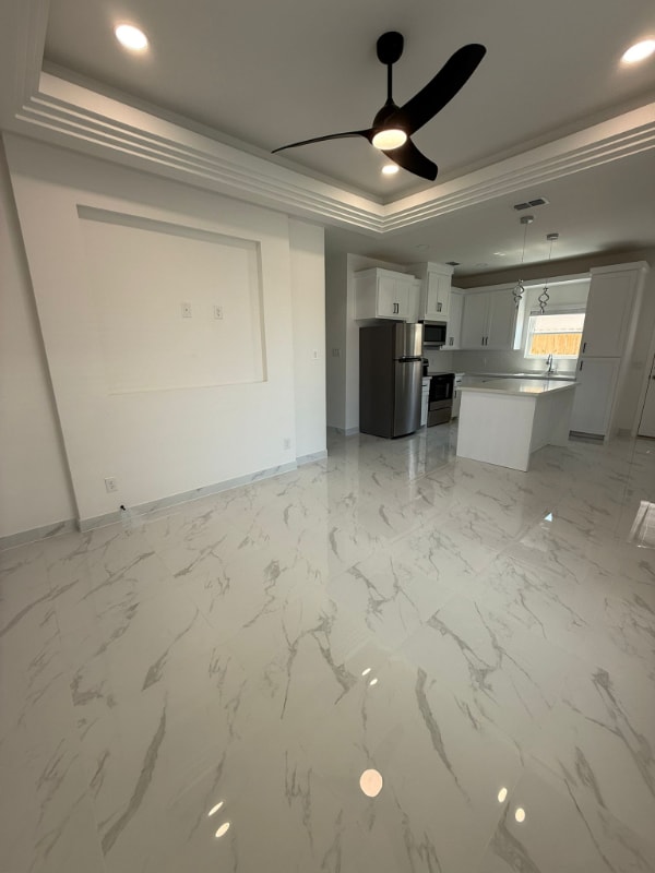 Building Photo - 1706 Violet Dr