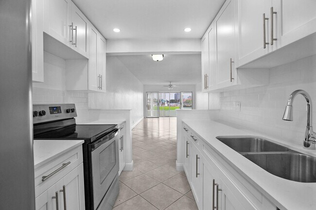 Building Photo - 3411 Spanish Trail