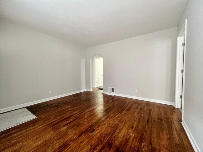 Building Photo - 1465 W Duchesne Dr