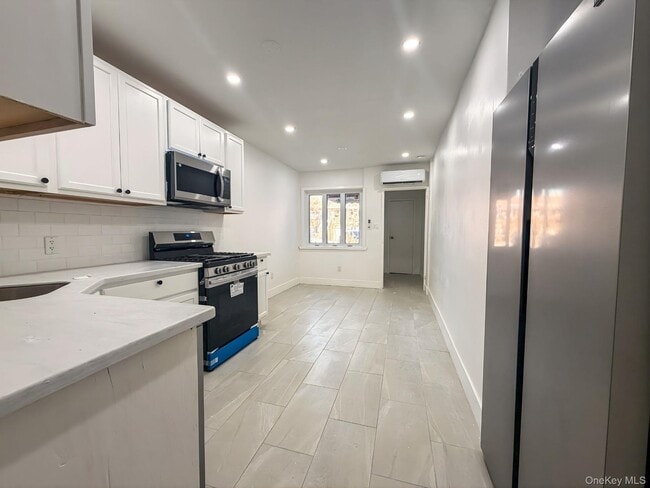 Building Photo - 1262 E 98th St