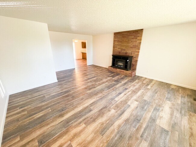 Foto del edificio - 3 Bedroom, 2 Bath