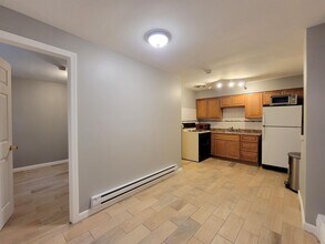 Building Photo - 423 2nd St