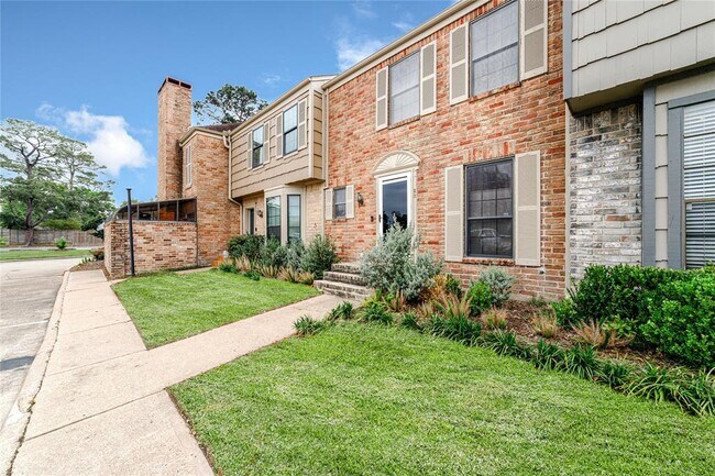 Foto del edificio - 7505 Memorial Woods Dr