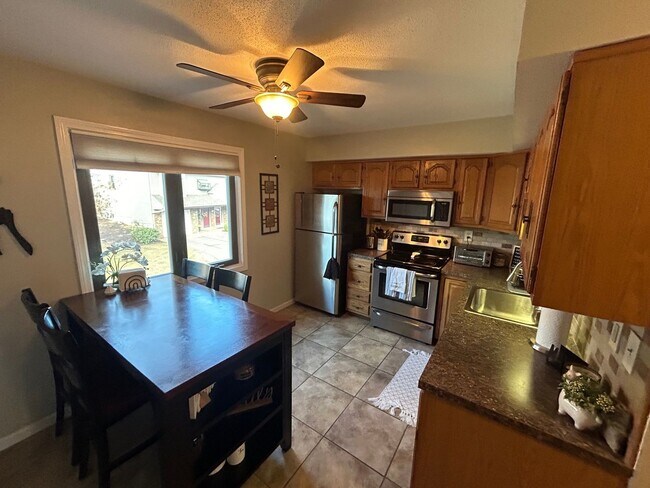 Foto del edificio - 882 N Colony Rd