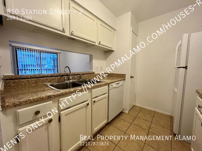 Building Photo - 810 Station St