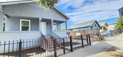 Building Photo - 513 N Airport Way