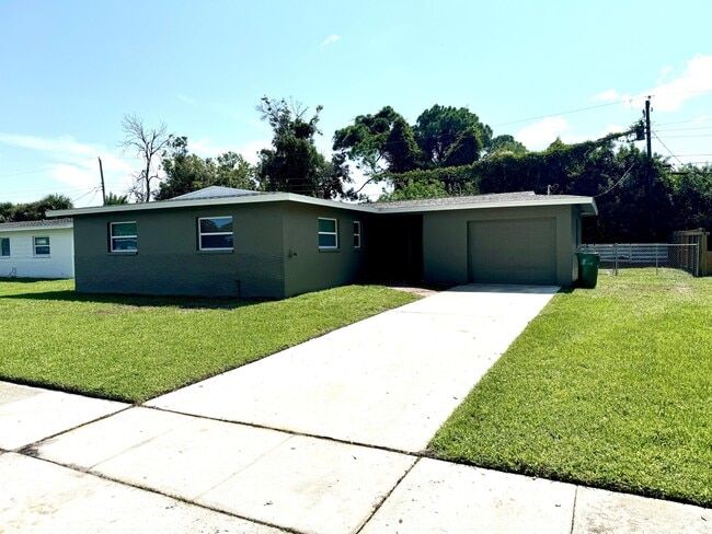 Building Photo - 970 Butia St