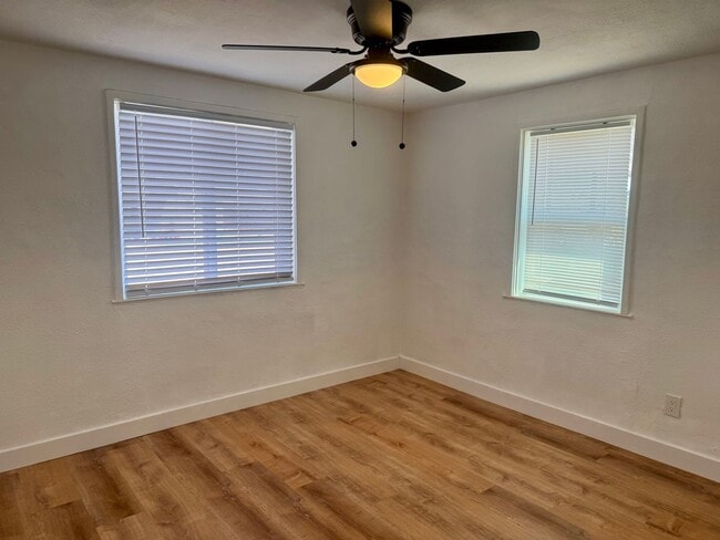 Building Photo - 2 Bedroom Country style house
