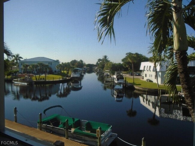 Building Photo - 708 Victoria Dr