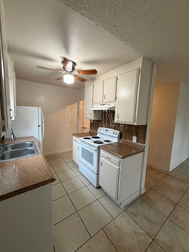 Building Photo - 6808 N El Dorado St