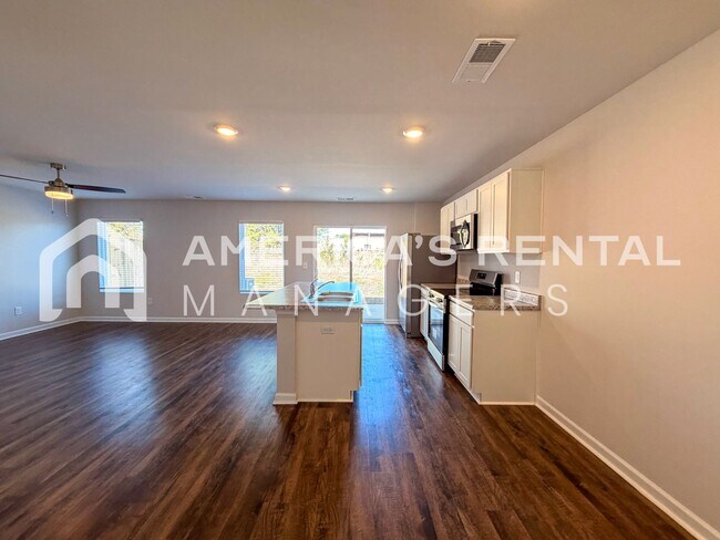 Foto del edificio - Modern New Construction Townhouse in Lincoln, AL!