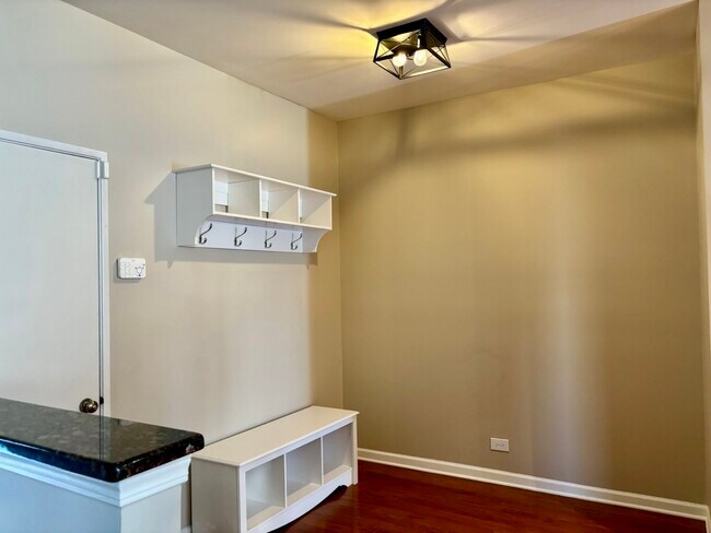 Building Photo - 2711 Odlum Dr