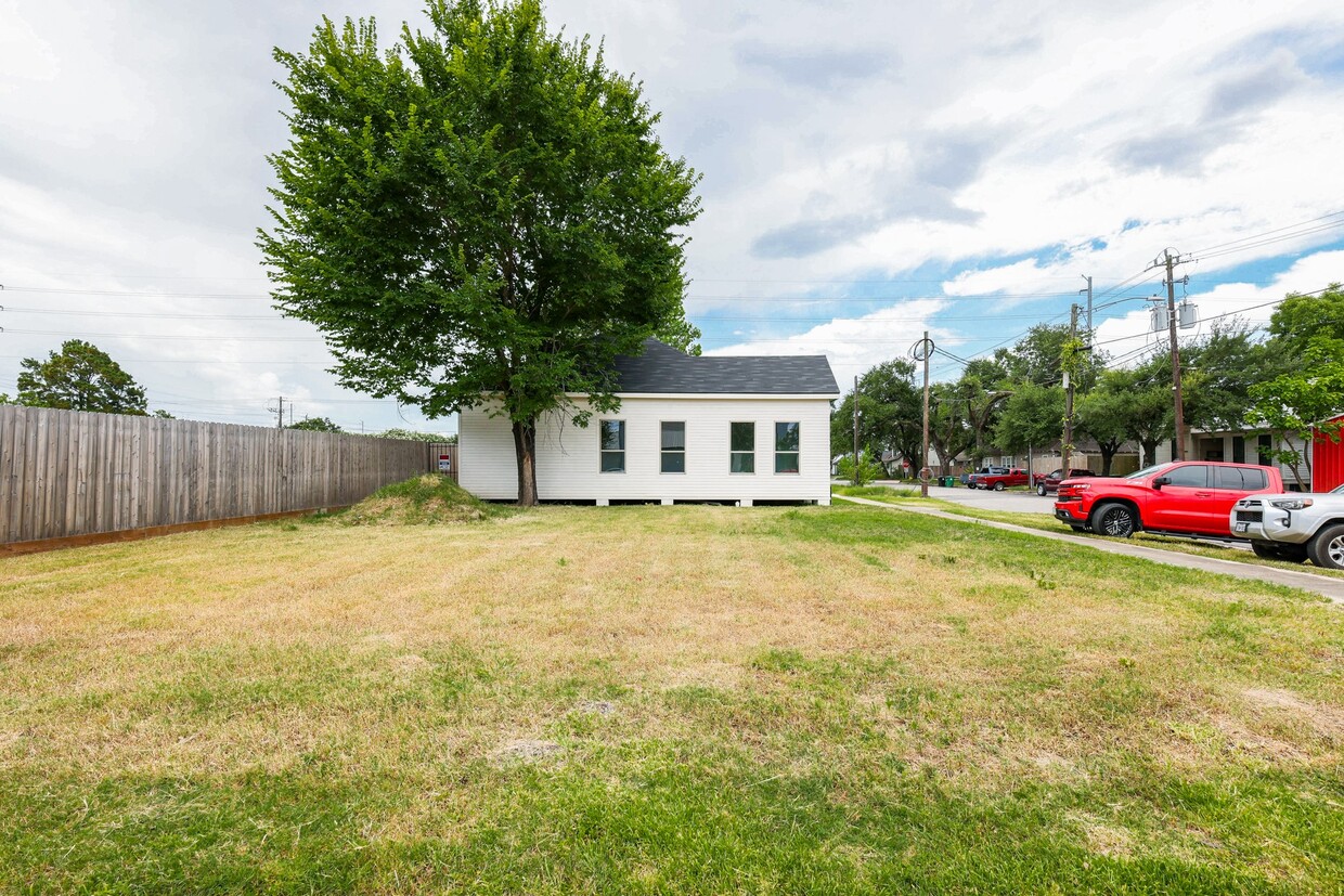 Building Photo - 3407 Garrow St