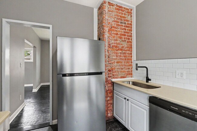 Foto del edificio - 2733 Elmhurst St
