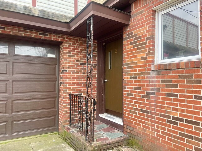 Foto del edificio - 182 Farnham Ave
