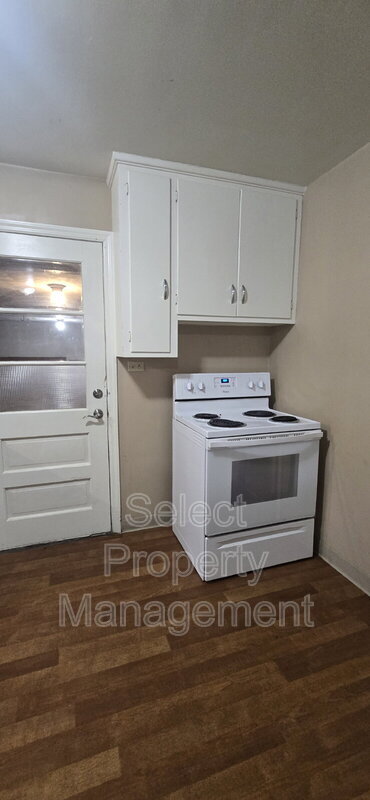 Foto del edificio - 7610 W Jefferson Blvd