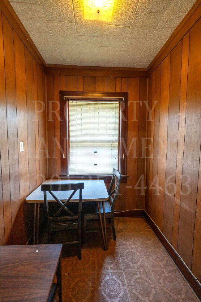 Building Photo - Studio Apartment - All Bills Paid