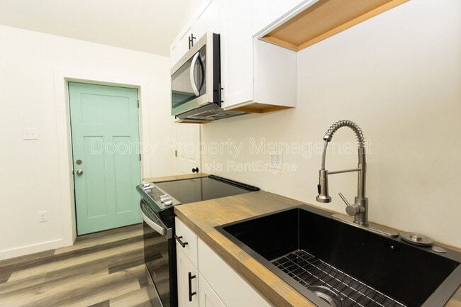 Building Photo - 5640 US-41