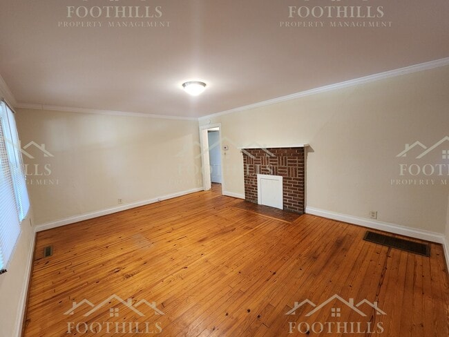 Building Photo - Charming 3-Bed, 2-Bath Home with Screened ...