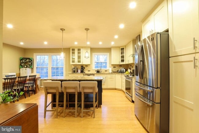 Building Photo - 7966 Hidden Bridge Dr