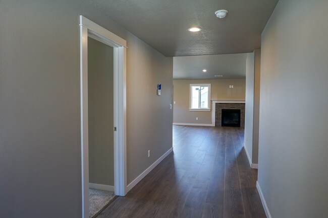 Building Photo - 3 Bedroom, 2 Bath Home  Built in 2022 - Po...