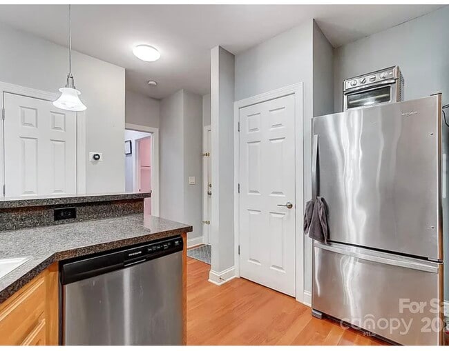 Building Photo - 6412 Park Pond Dr