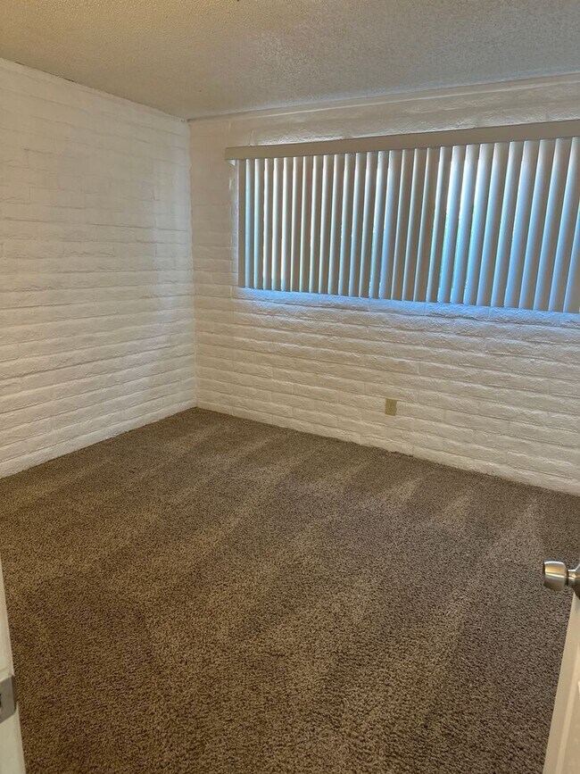 Foto del edificio - 4553 E Bellevue St