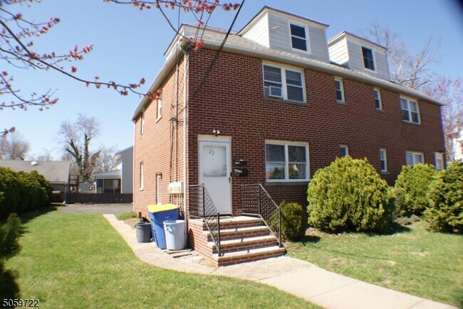 Building Photo - 22 Cedar St