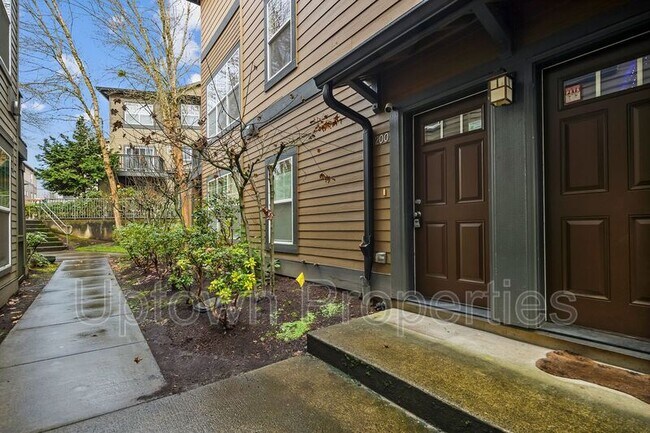Building Photo - 1160 SW 170th Ave