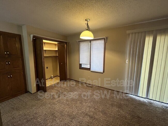 Building Photo - 1444 S Gelven Ave