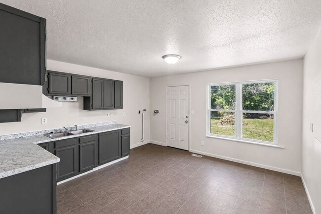 Building Photo - 47 St Henry Dr