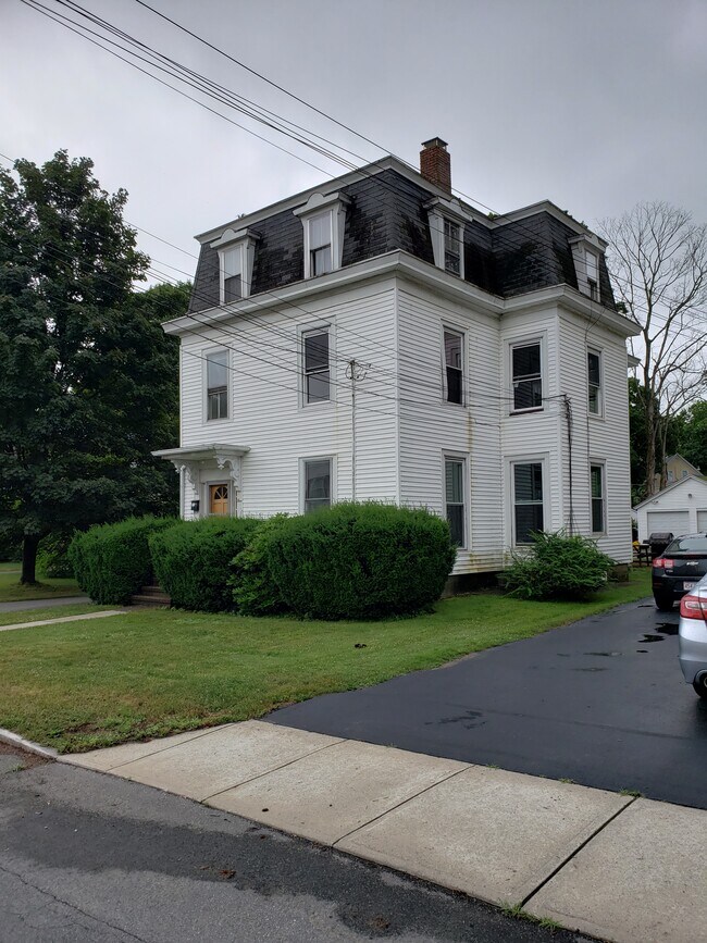 Building Photo - 5 Central St